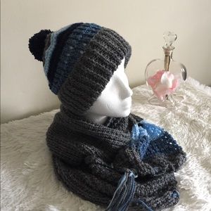NWOT SET HAT AND SCARF
